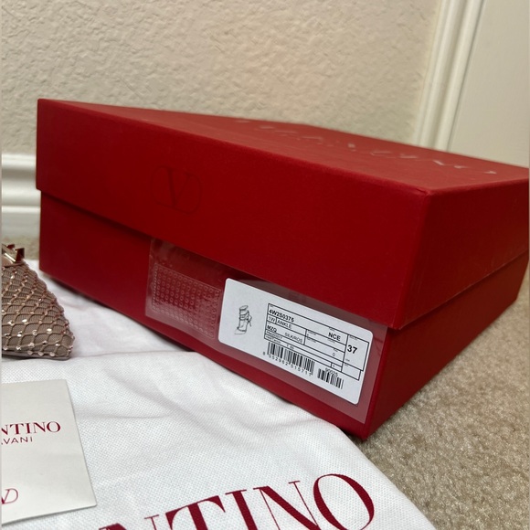 💕Valentine’s day Gift💕 VALENTINO GARAVANI
Rockstud 65 embellished leather pumps - Picture 10 of 10